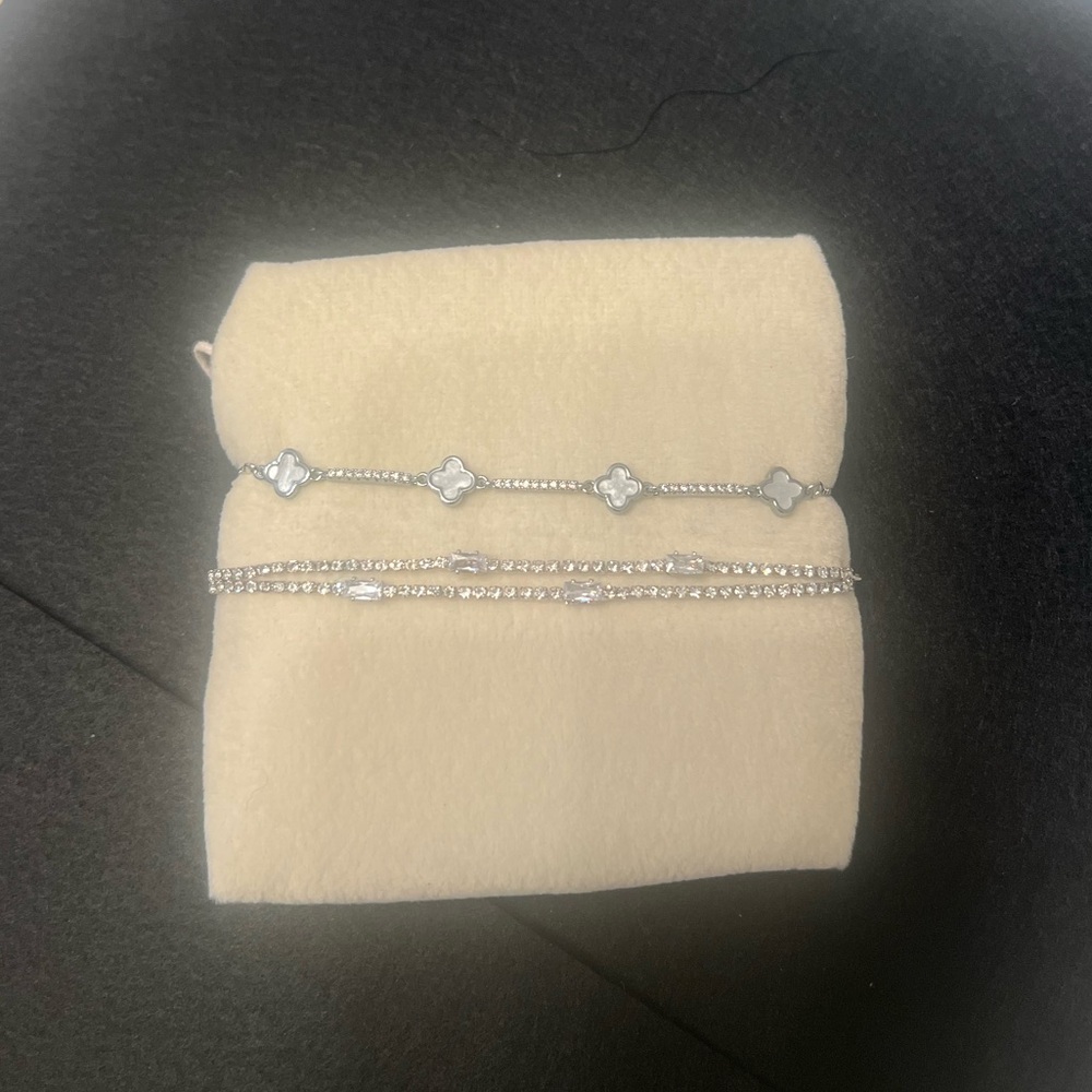 Eye Candy Elegant Silver Bracelet Set